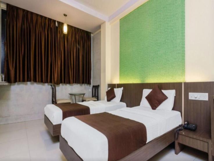 Hotel Sahara Lodging & Boarding Mira-Bhayandar Esterno foto
