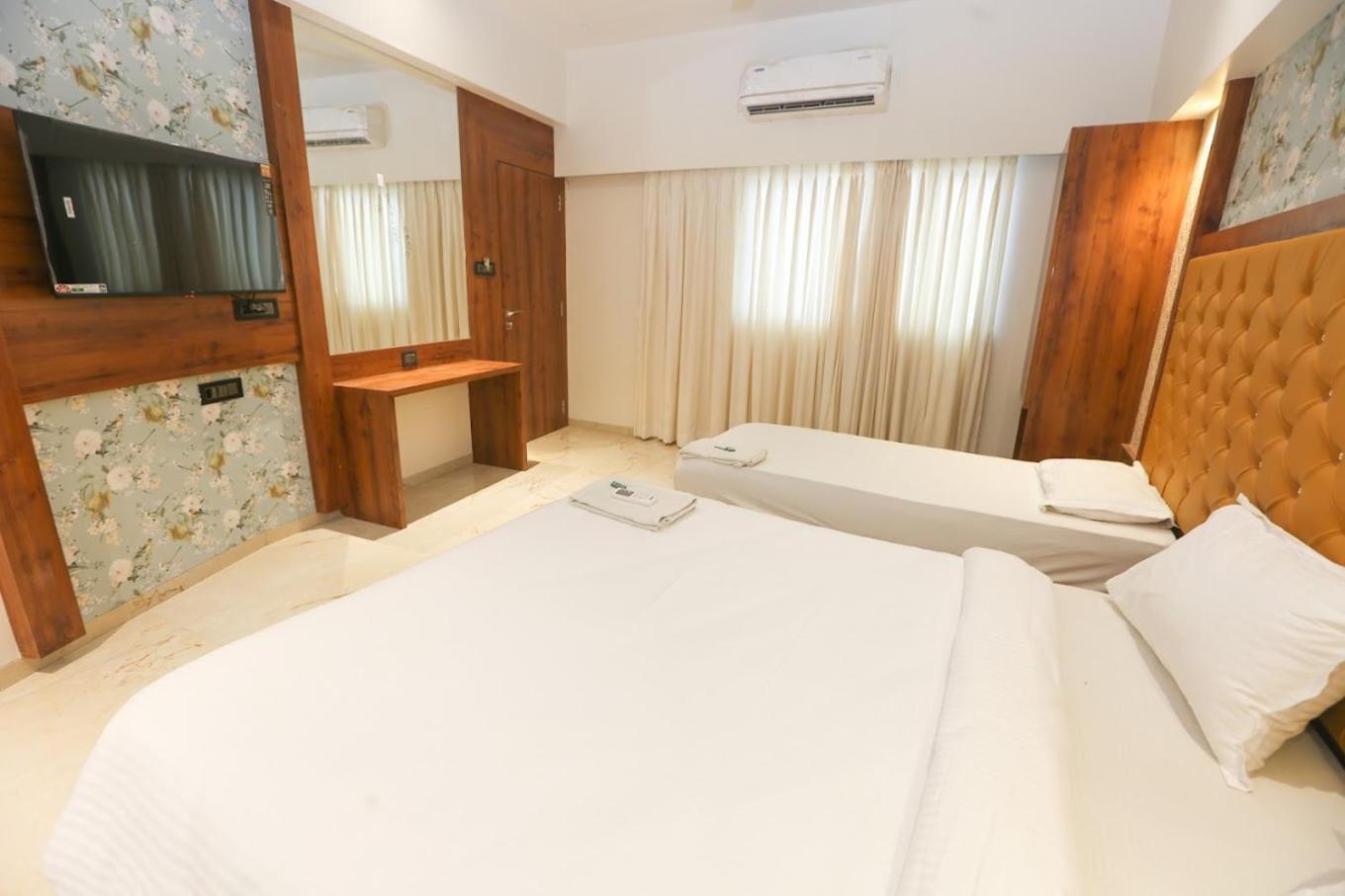 Hotel Sahara Lodging & Boarding Mira-Bhayandar Esterno foto
